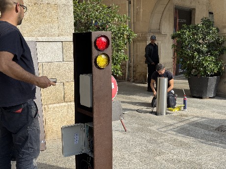 Installaci d'una de les pilones