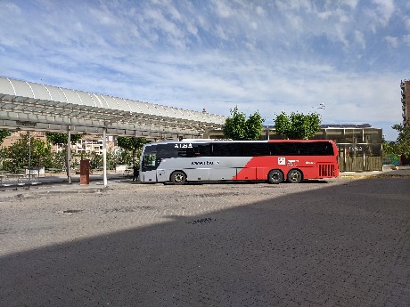 Bus a l'estaci. - ARXIU