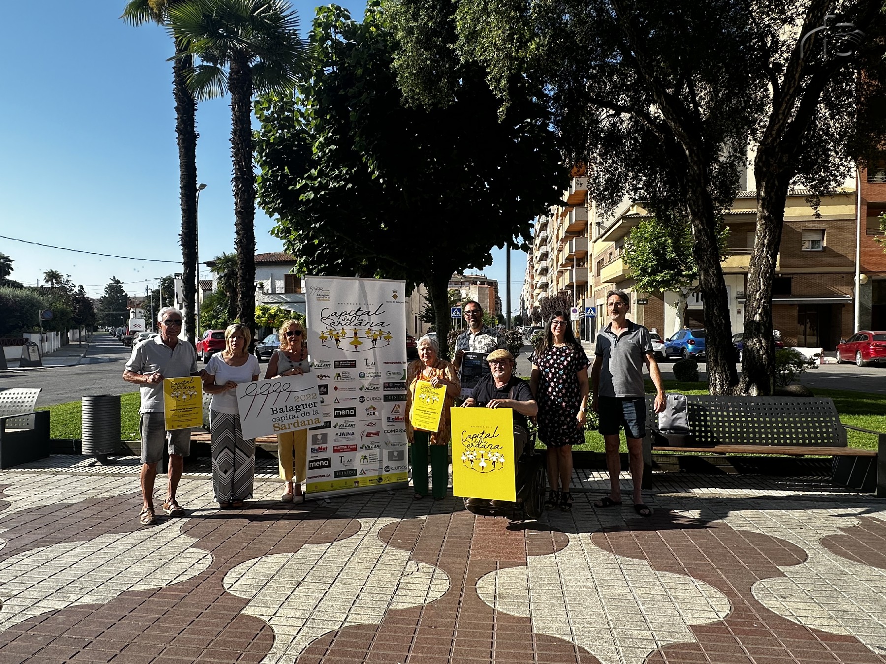 Foto acte presentaci monument a la sardana