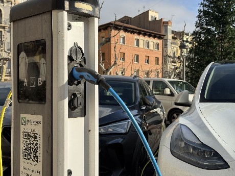 Vehicles carregant al Mercadal