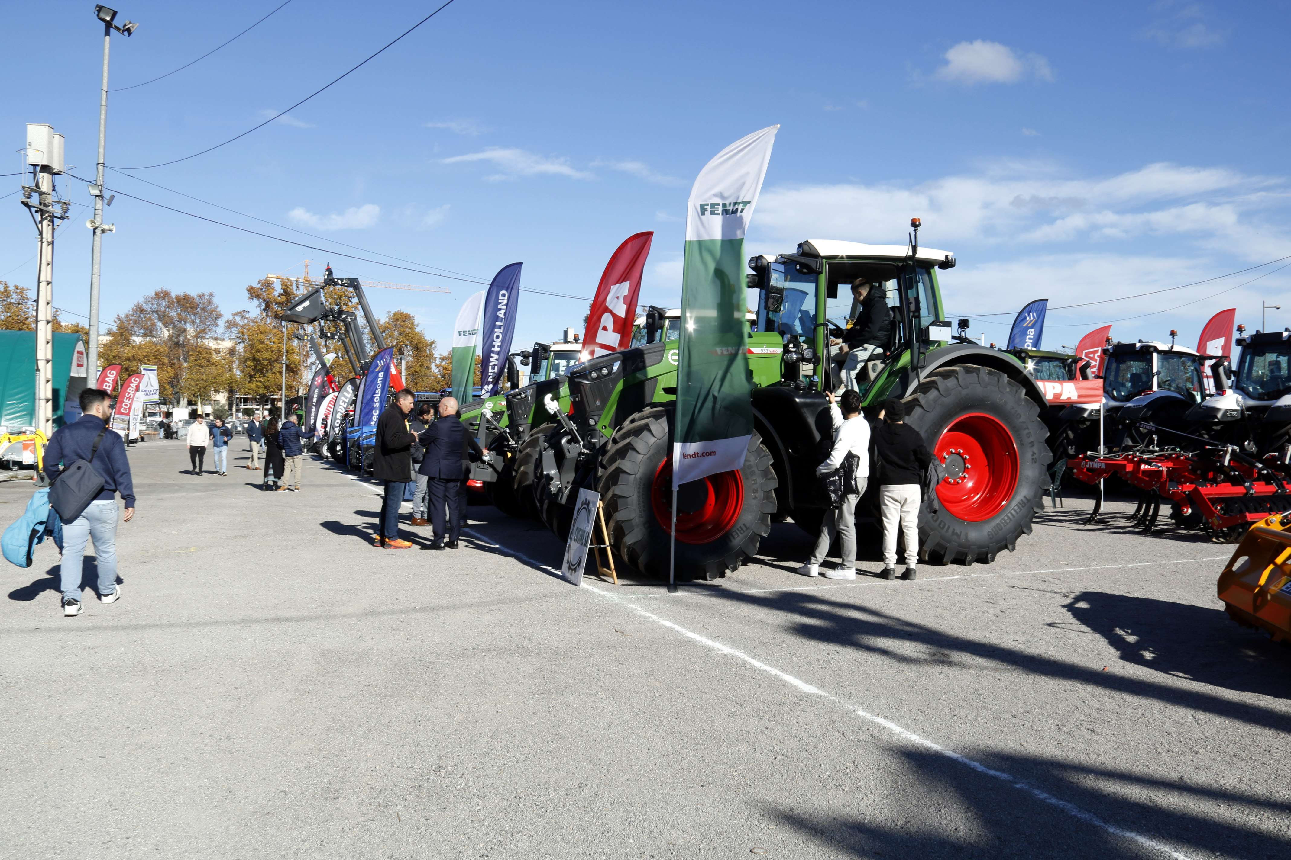 Tractors a la fira Agrobiotech de Lleida - ACN