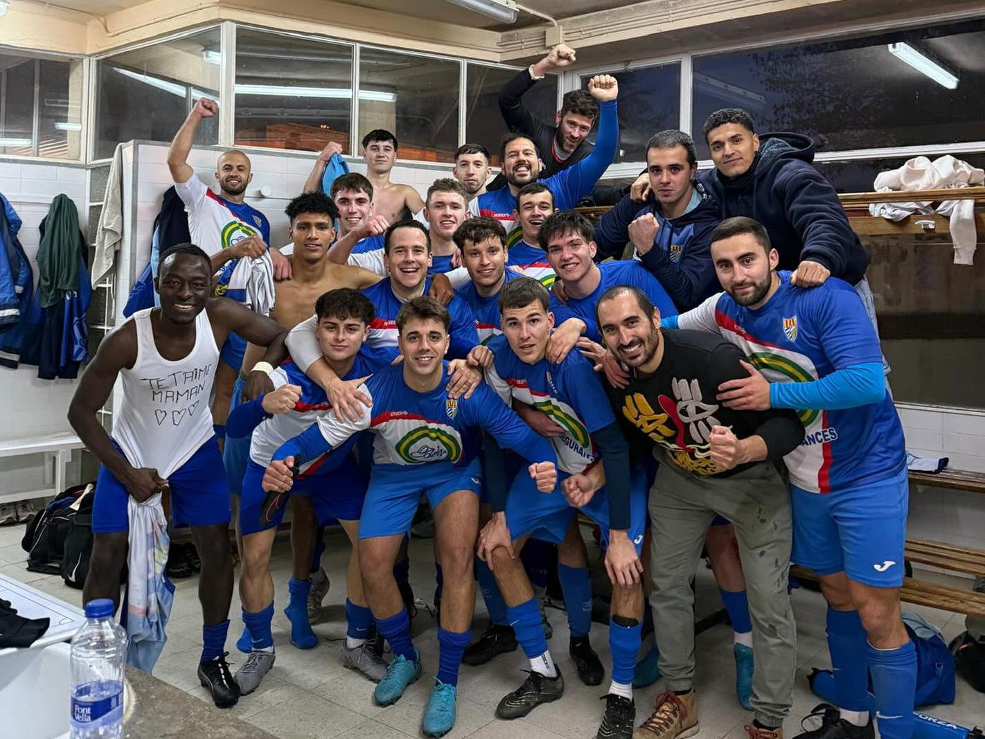 El Ponts celebrant la victòria