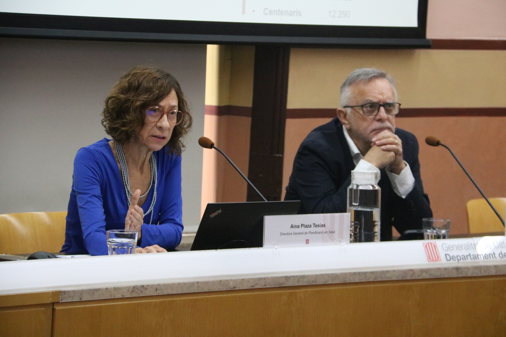 Aina Plaza, directora general de Planificació en Salut, amb el director de CAIROS, Javier del Castillo 