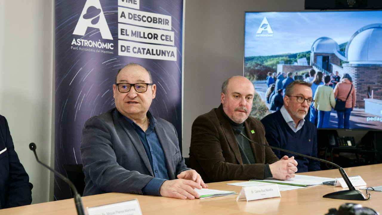 El president de Ferrocarrils, acompanyat del gerent del PAM, durant la presentació