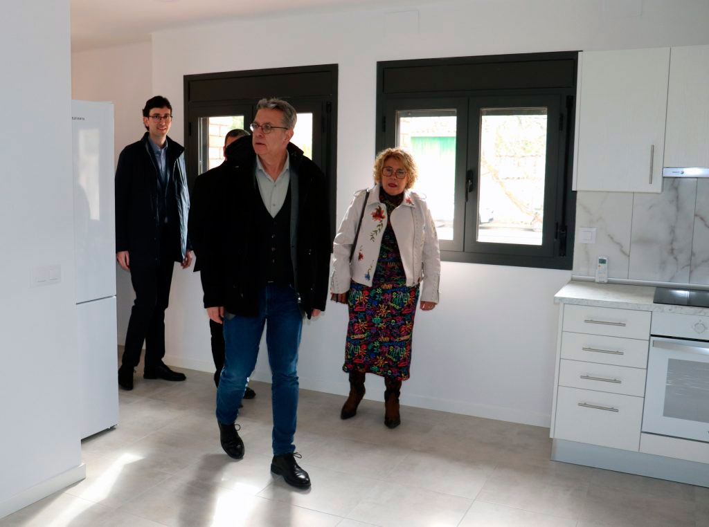Inauguració de la reforma de l'habitatge. Arxiu