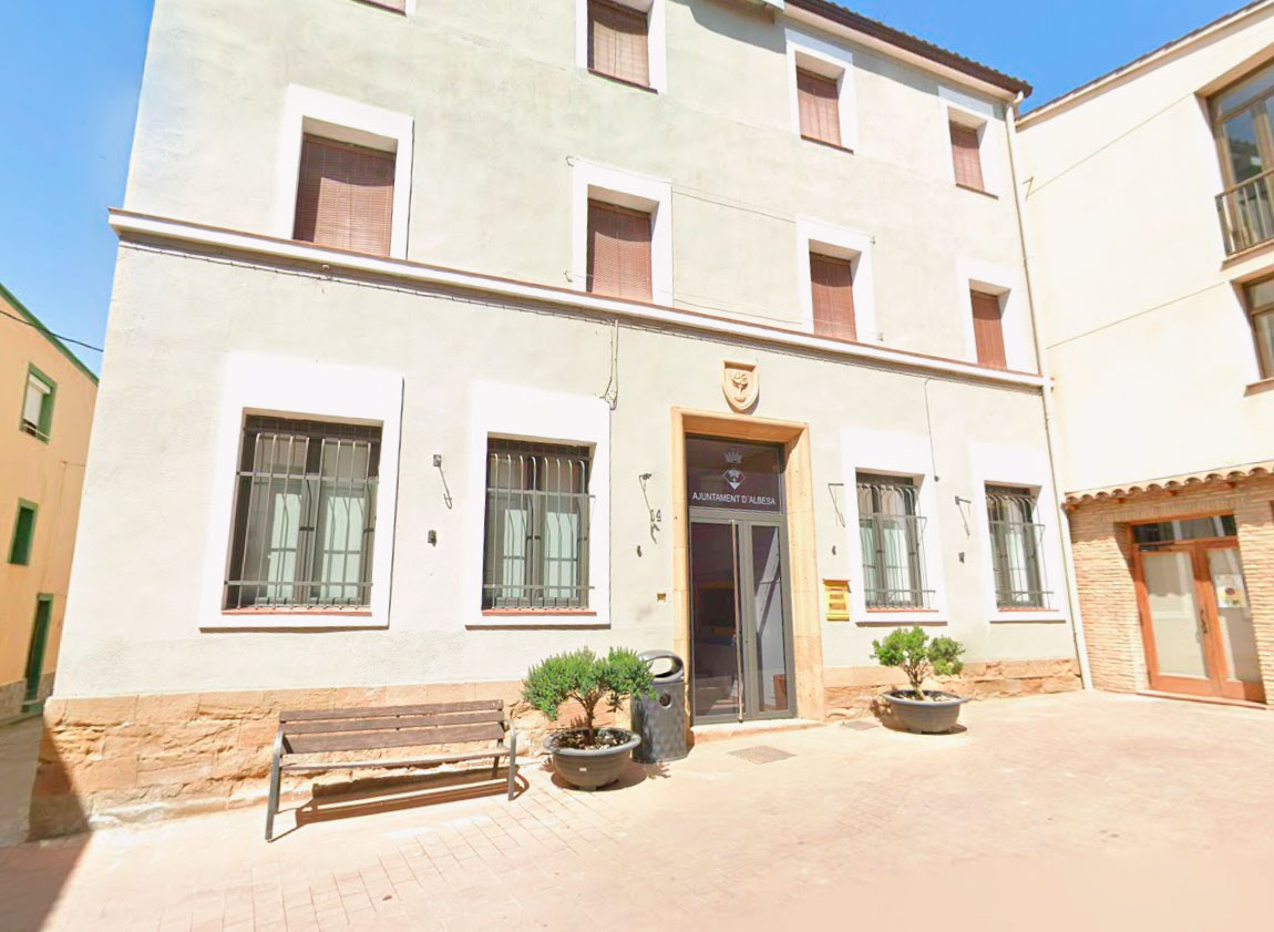 Façana de l'ajuntament - Foto: Google