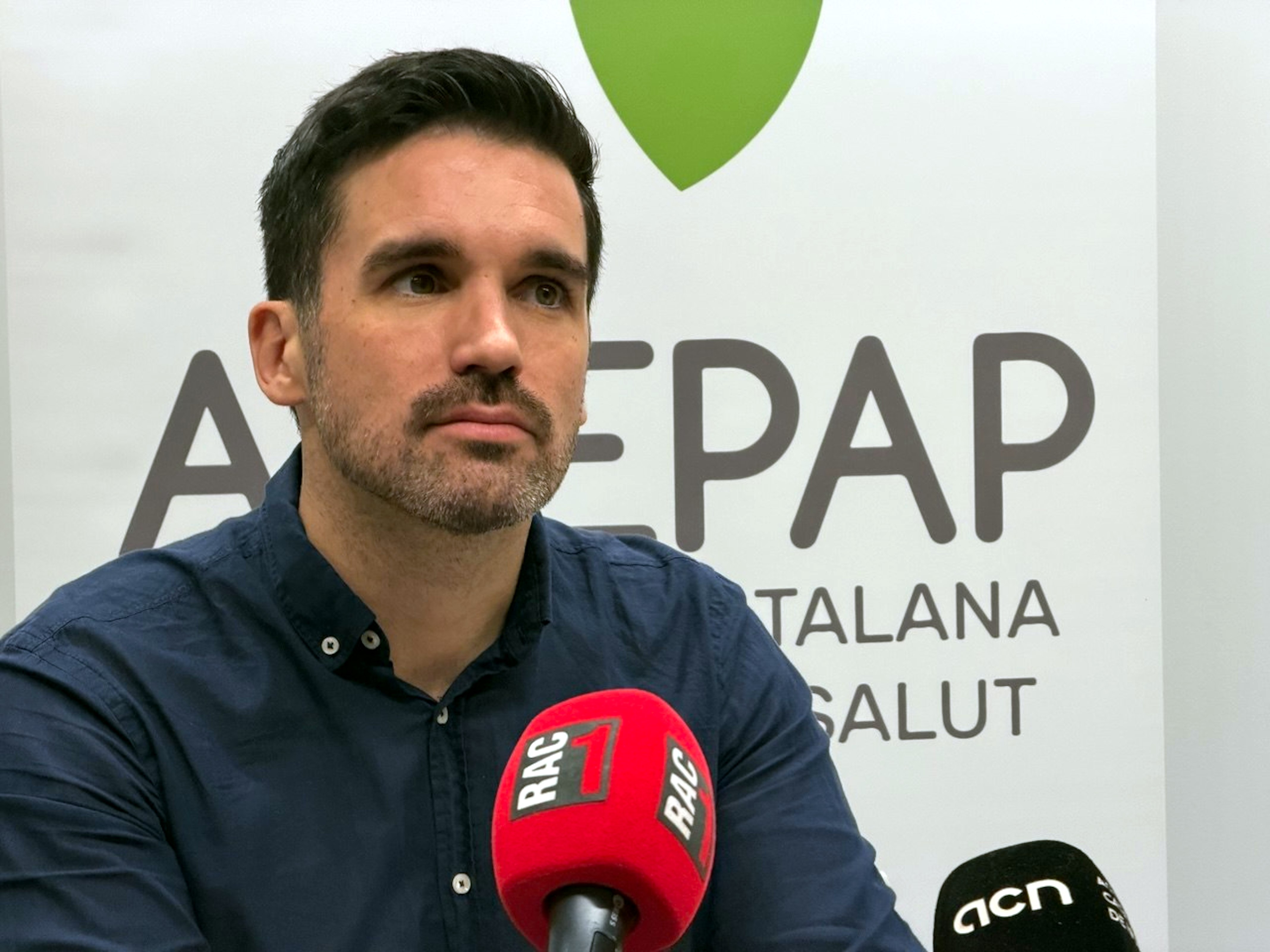 El portaveu de l’ADEPAP, Andreu Garcia, en una roda de premsa a la seu de l'entitat.
