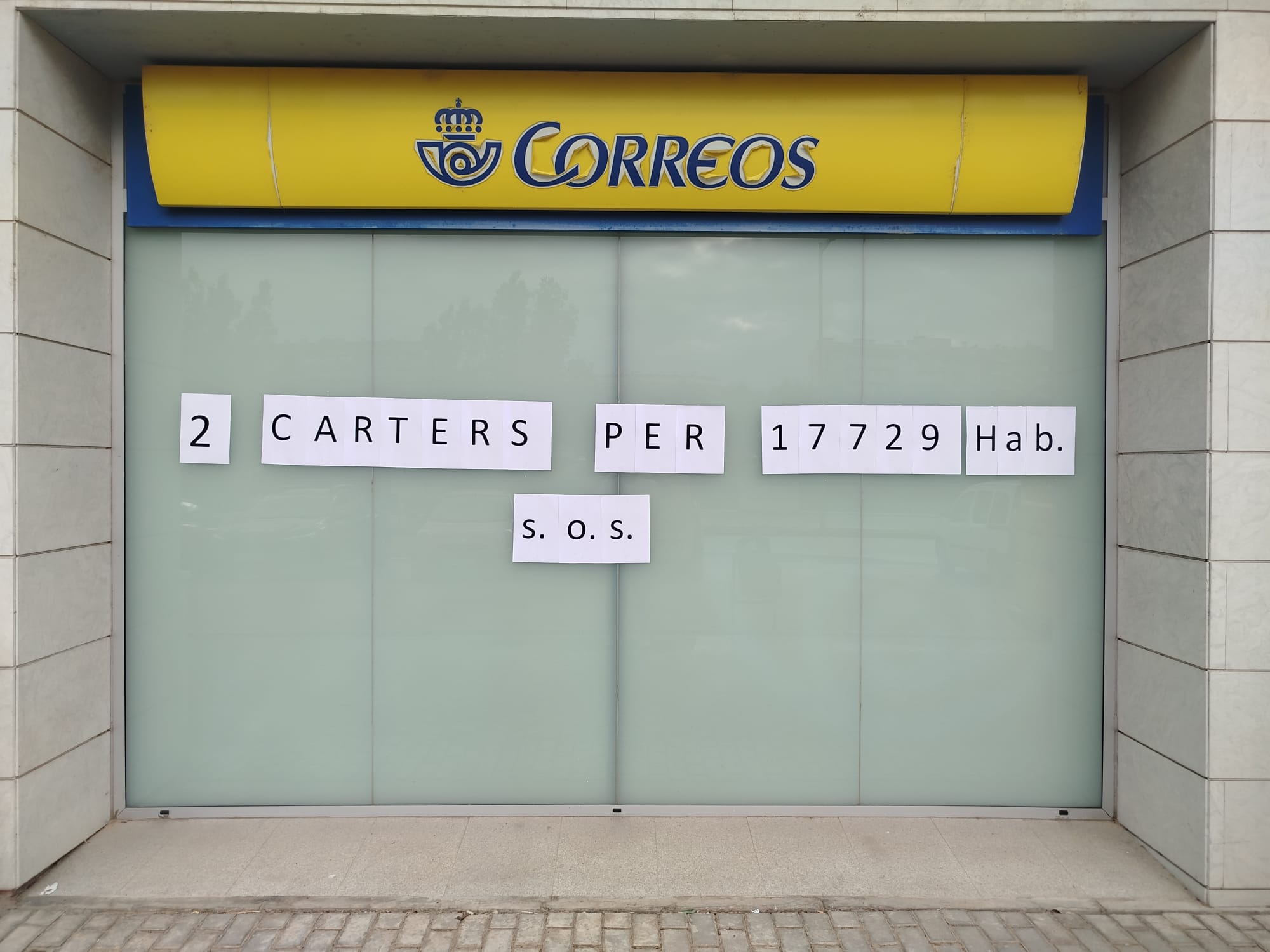 Papers de protesta que han estat retirats per la direcció de zona