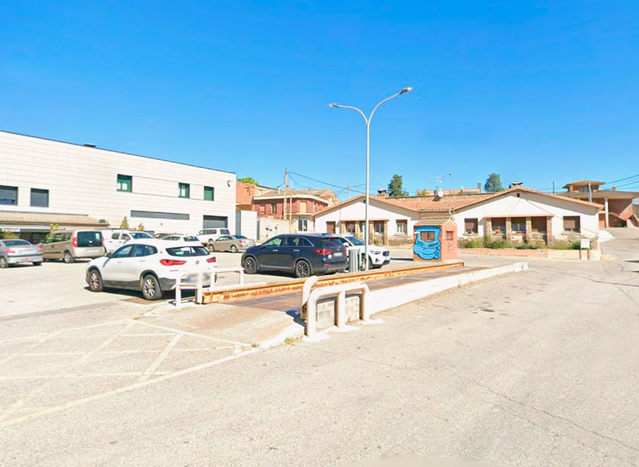 Bàscula al mig de la Plaça Fustegueres de Cubells