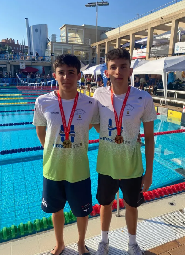 Martí Nosàs (esquerra) i Joel Farré (dreta) amb les respectives medalles