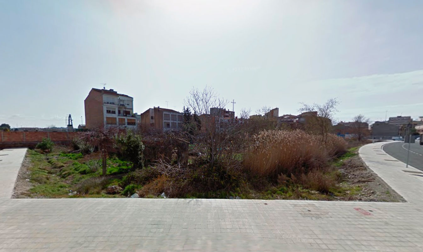 Solars buits a la cantonada del carrer Marius Torres - Foto: Google