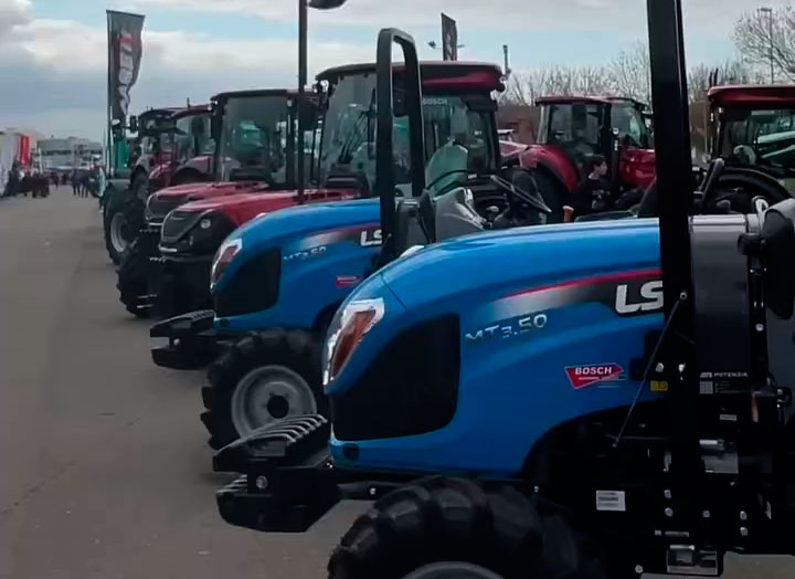 Tractors nous - Arxiu