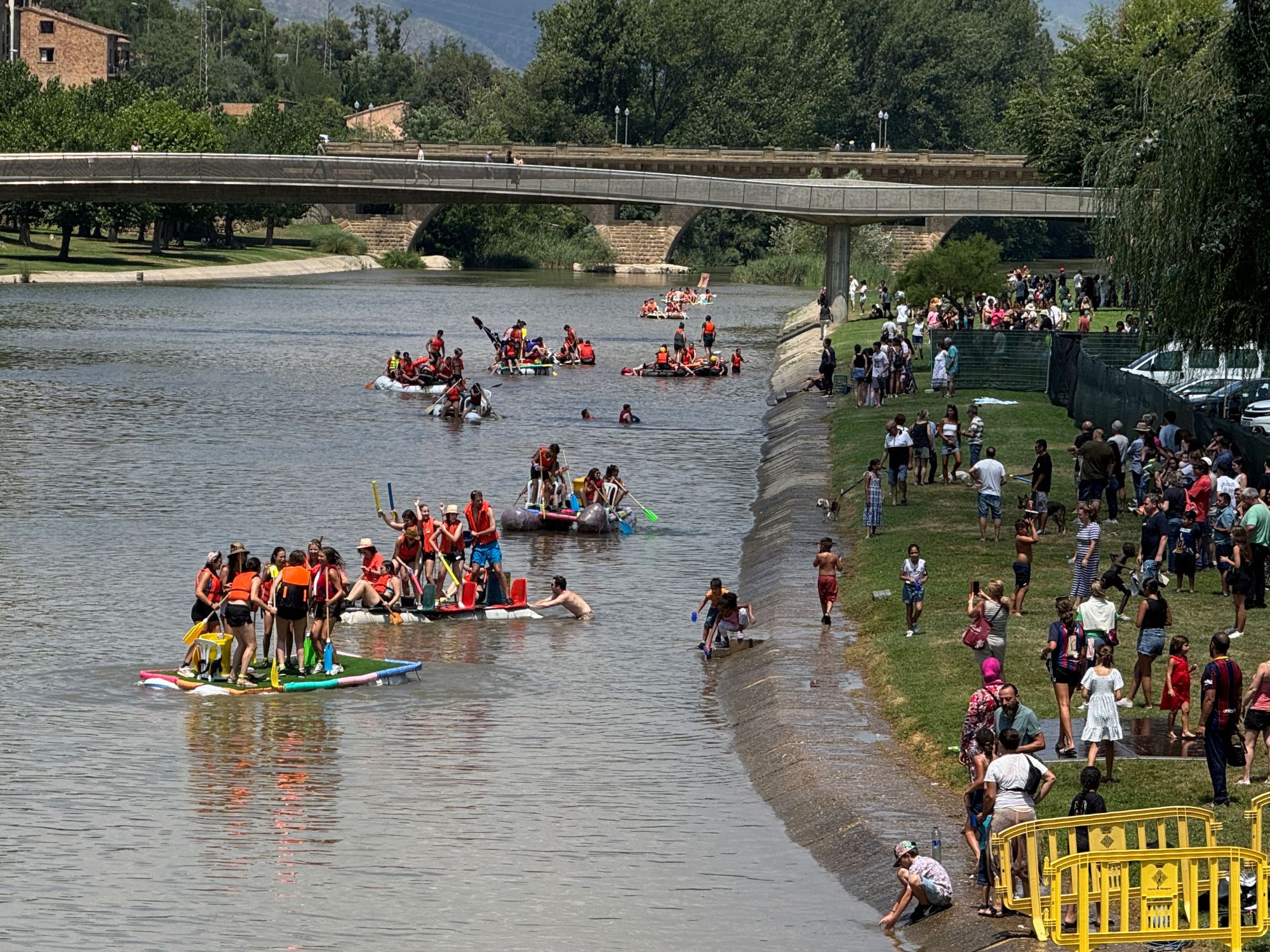 Barques al riu
