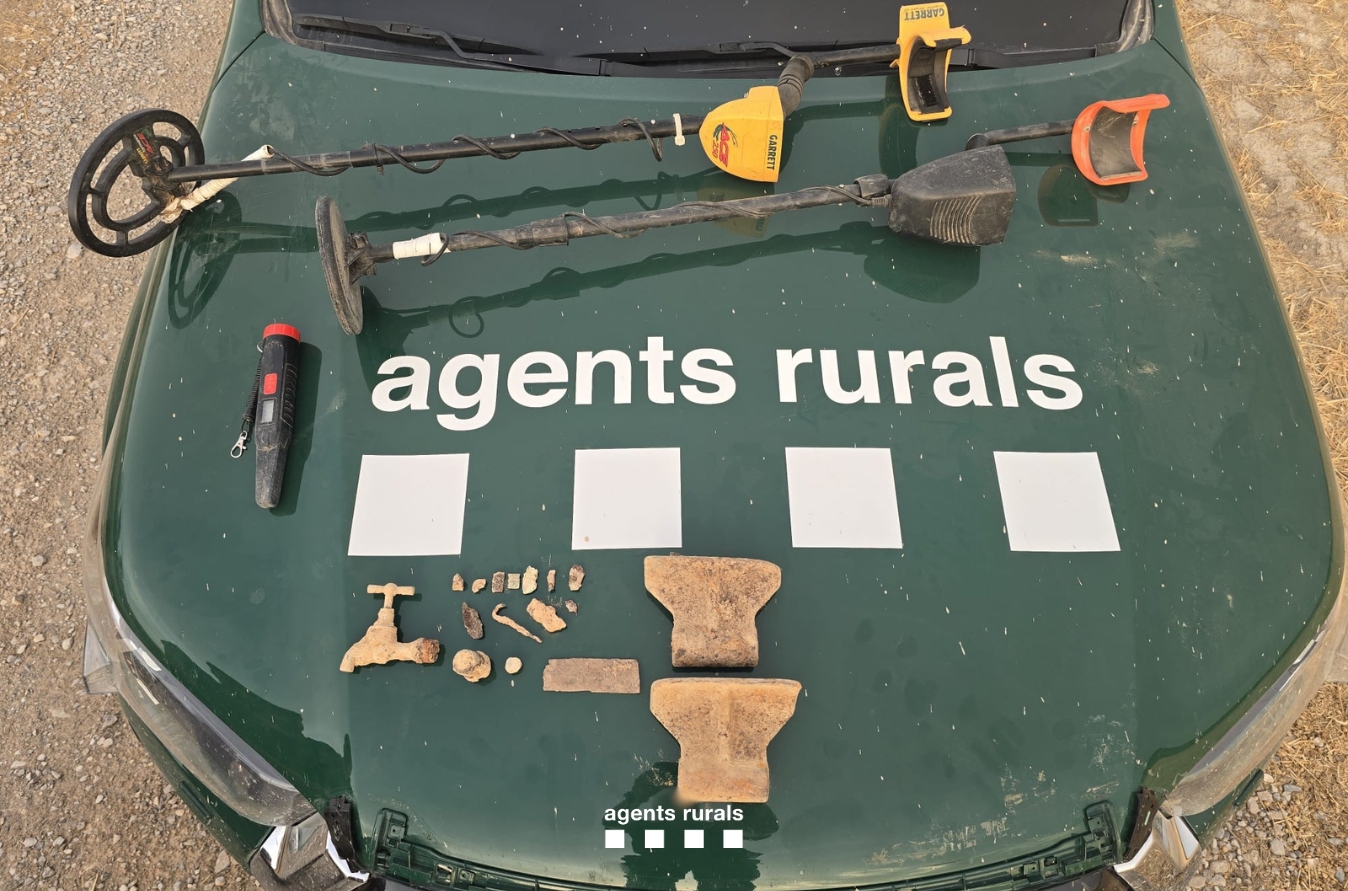 Detectors de metalls i material arqueològic comissat pels Agents Rurals