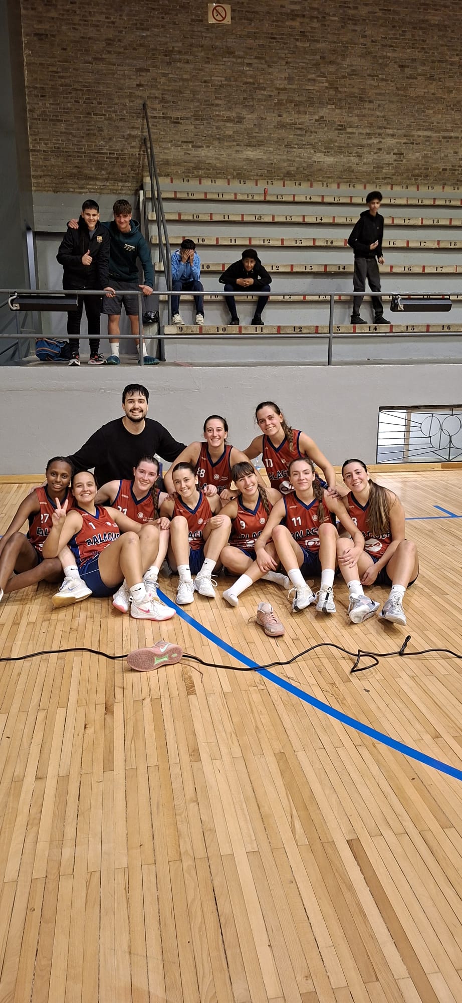 L'equip després de la victòria