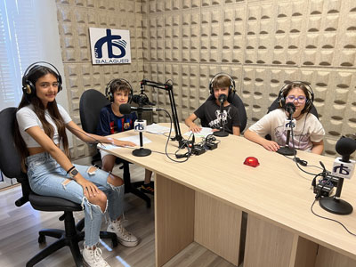 FORA D'EMISSIÓ - LA RÀDIO A L'ESCOLA